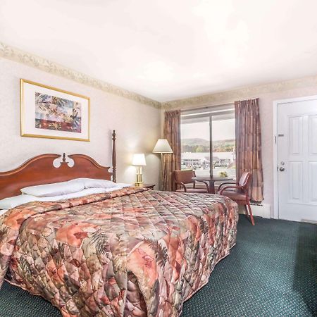 Knights Inn Lenox Zewnętrze zdjęcie