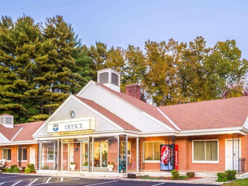 Knights Inn Lenox Zewnętrze zdjęcie
