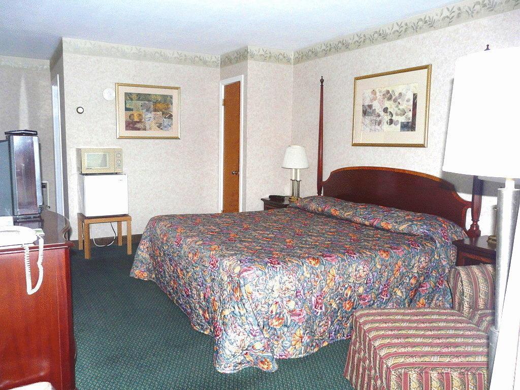 Knights Inn Lenox Zewnętrze zdjęcie
