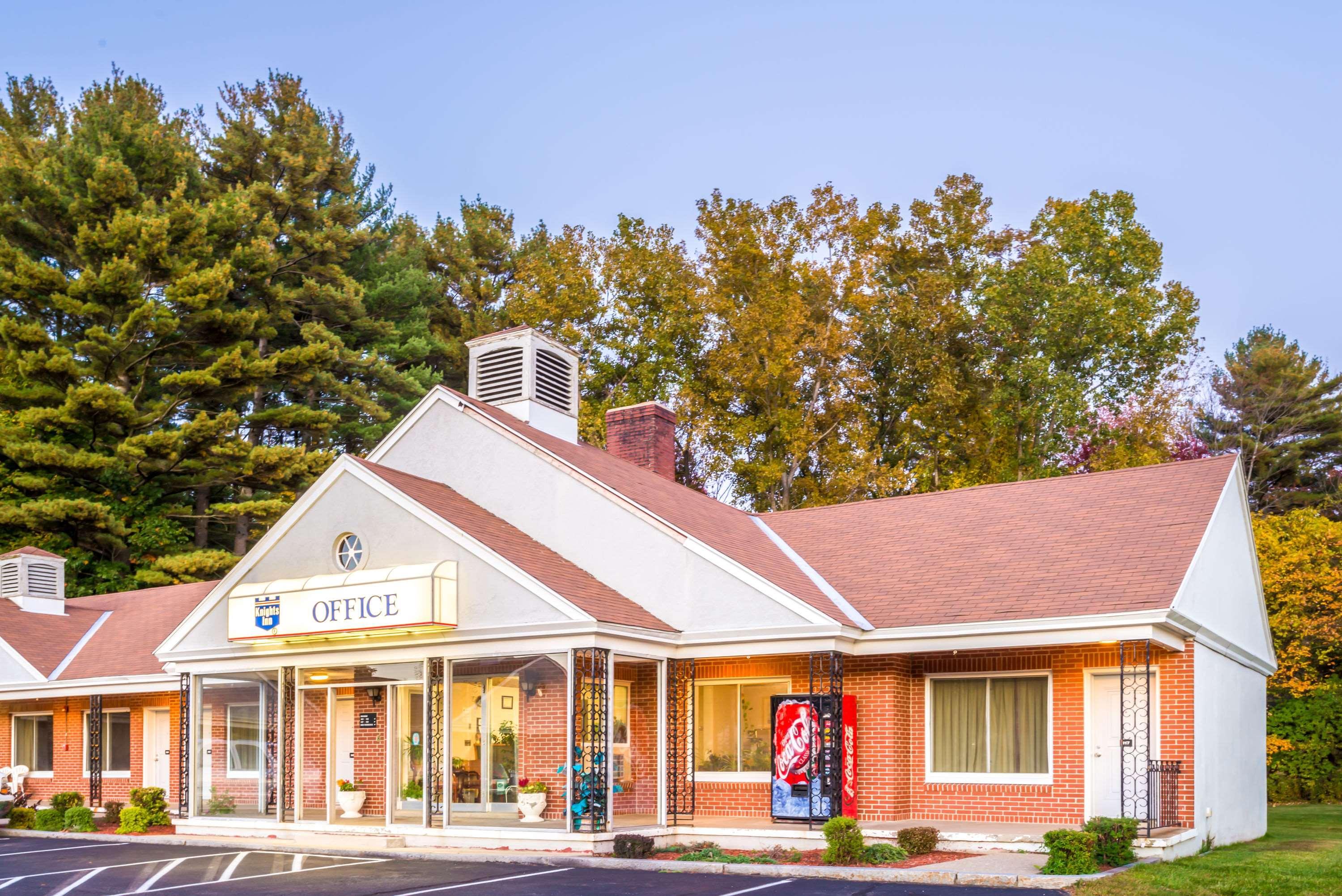 Knights Inn Lenox Zewnętrze zdjęcie