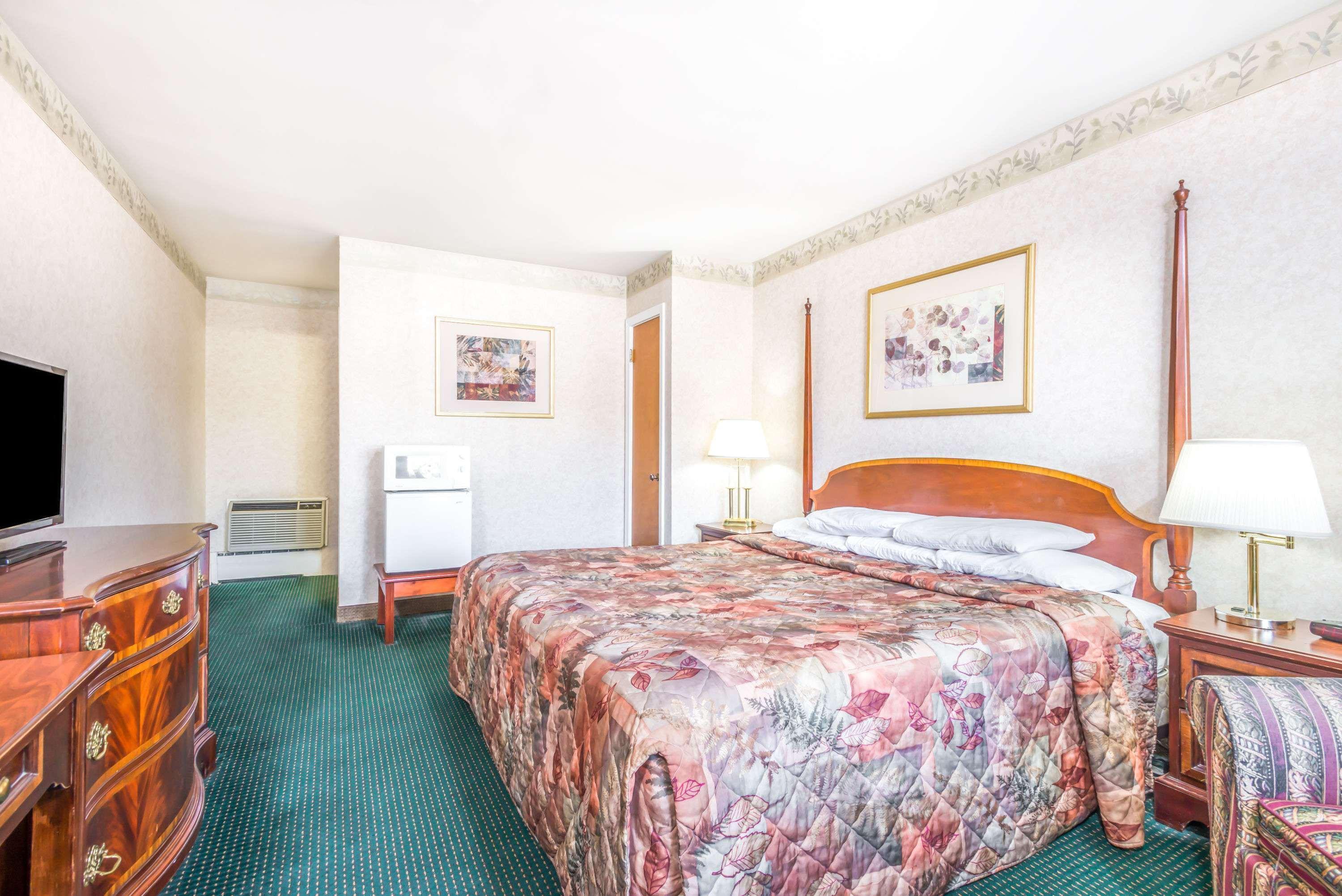 Knights Inn Lenox Zewnętrze zdjęcie