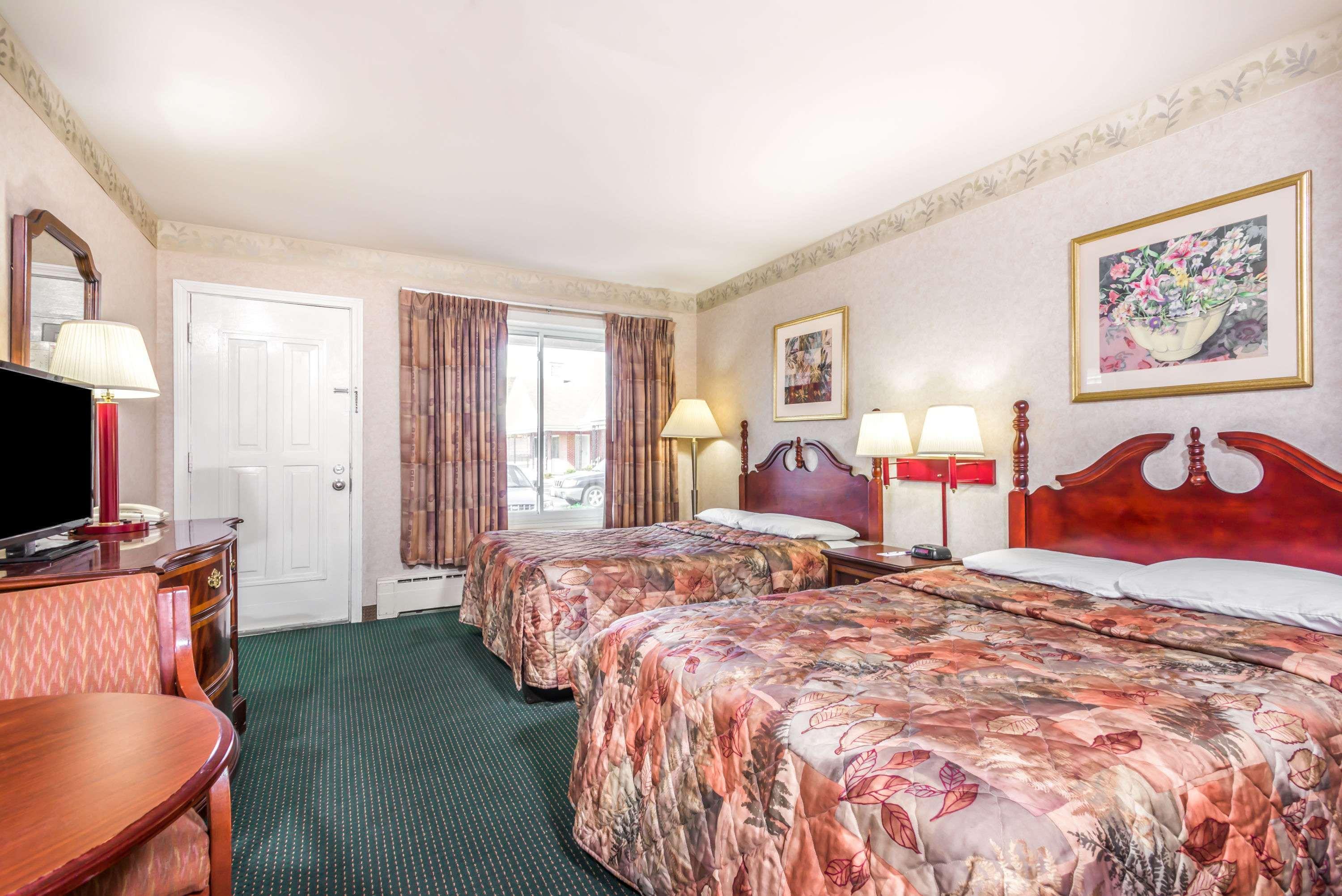 Knights Inn Lenox Zewnętrze zdjęcie